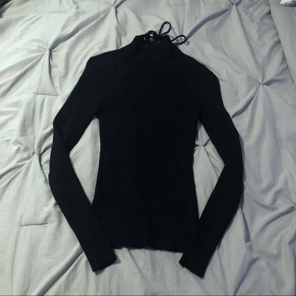 ❤️SOLD❤️ LF keyhole lace up sweater - Picture 2 of 4